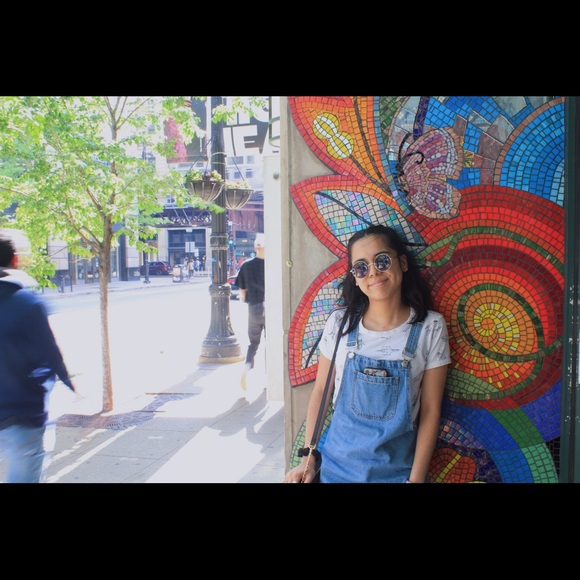 Meet your Posher, Daniela - Picture 1 of 1